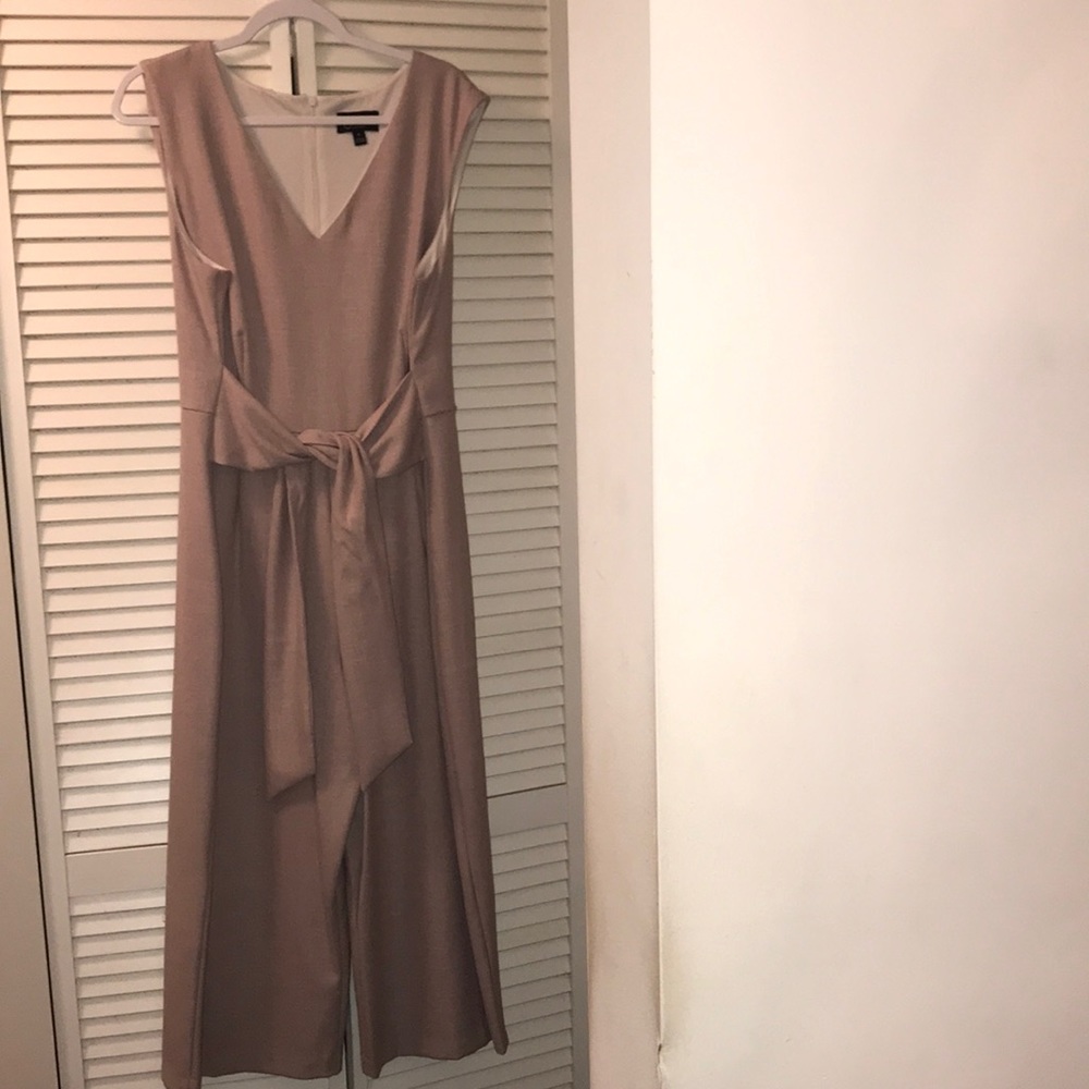 🔥Connected apparel jumpsuit.🔥🔥🔥🔥🔥🔥 - Picture 2 of 4